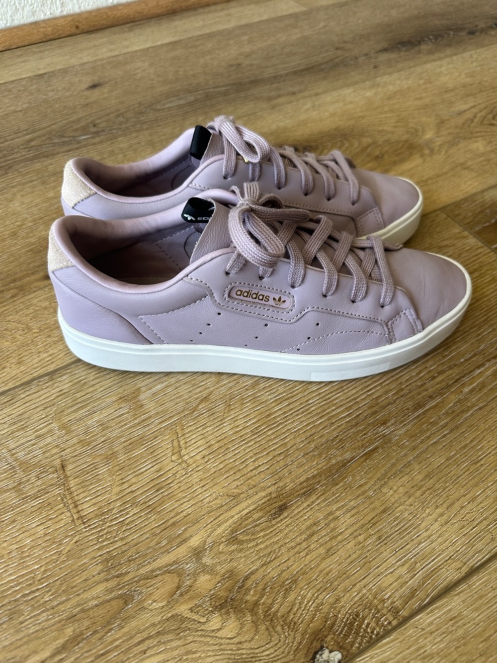 adidas Sleek Women's Lilac Low-Top Sneakers